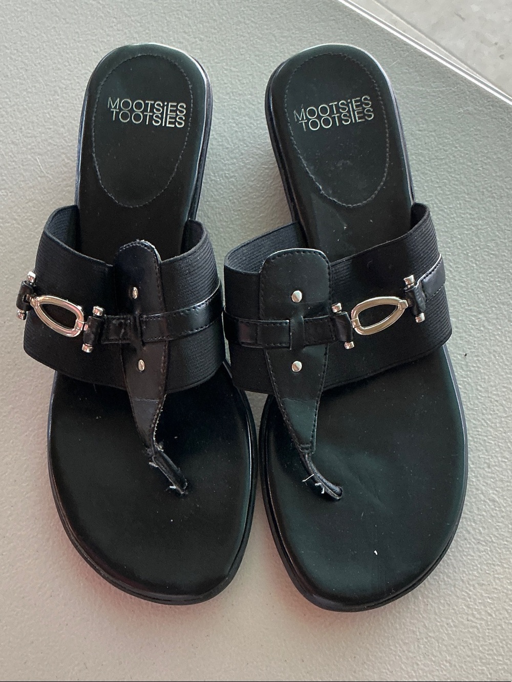 Mootsies Tootsies Black Leather and Elastic Thong Sandals with Silver Accent